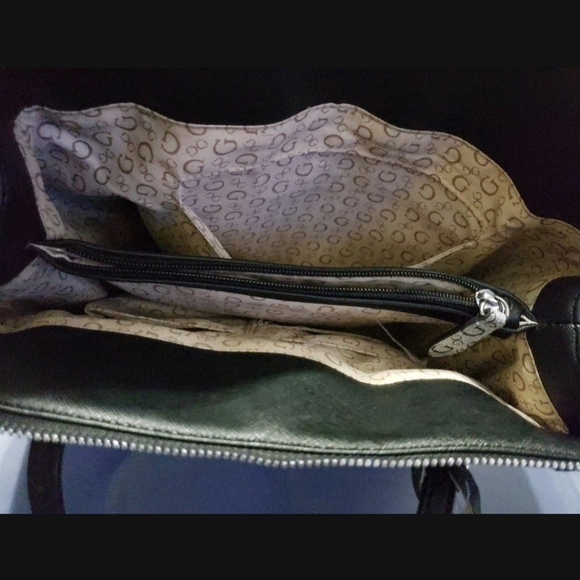 Large Guess Purse - Picture 2 of 6
